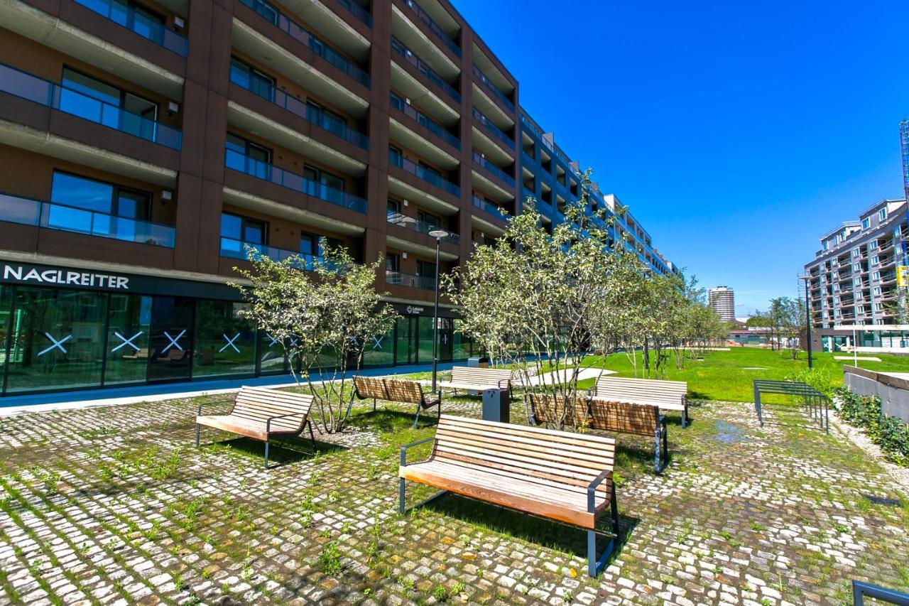 Luxury, Bright Studio With Parking And Balcony In Bratislava Center Εξωτερικό φωτογραφία