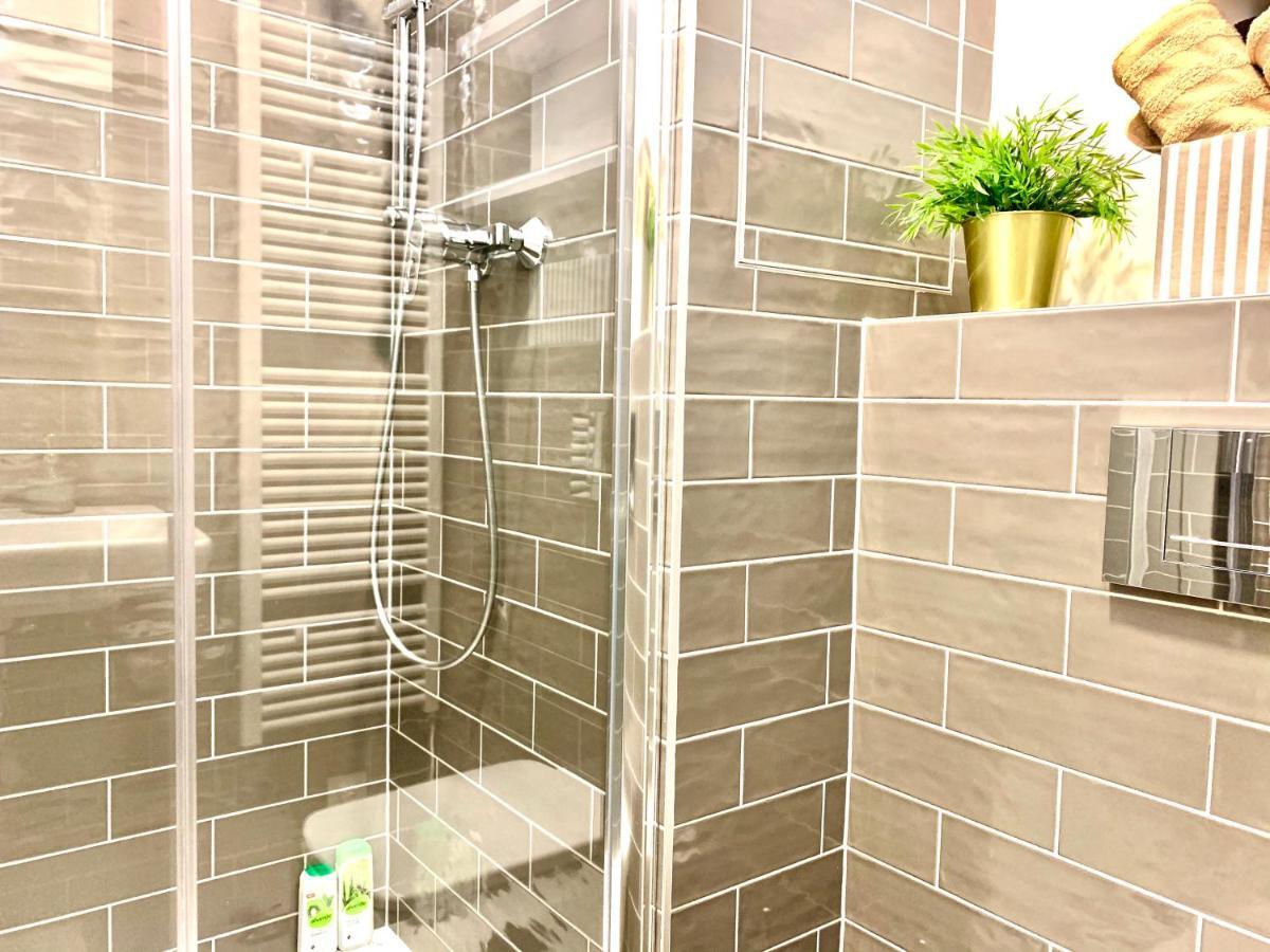 Luxury, Bright Studio With Parking And Balcony In Bratislava Center Εξωτερικό φωτογραφία