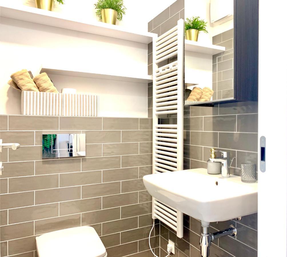 Luxury, Bright Studio With Parking And Balcony In Bratislava Center Εξωτερικό φωτογραφία