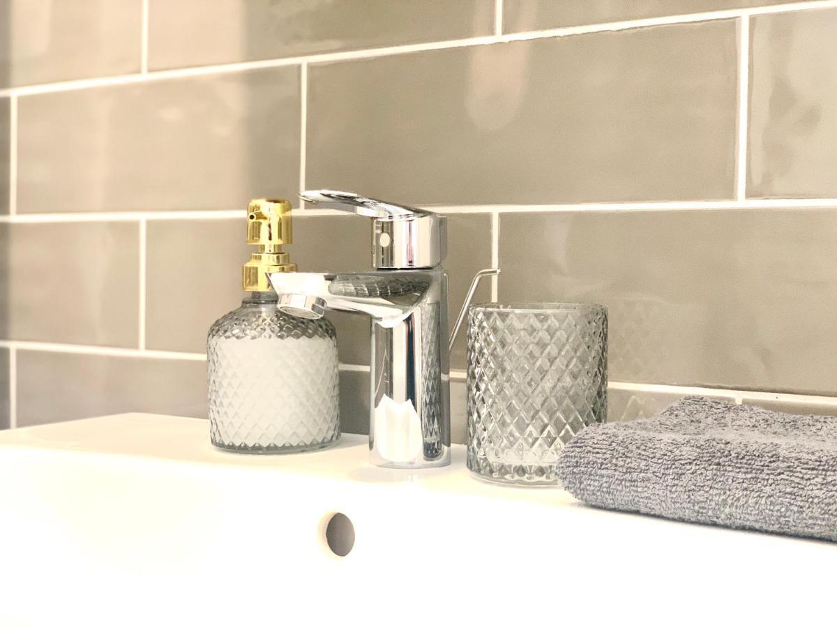 Luxury, Bright Studio With Parking And Balcony In Bratislava Center Εξωτερικό φωτογραφία